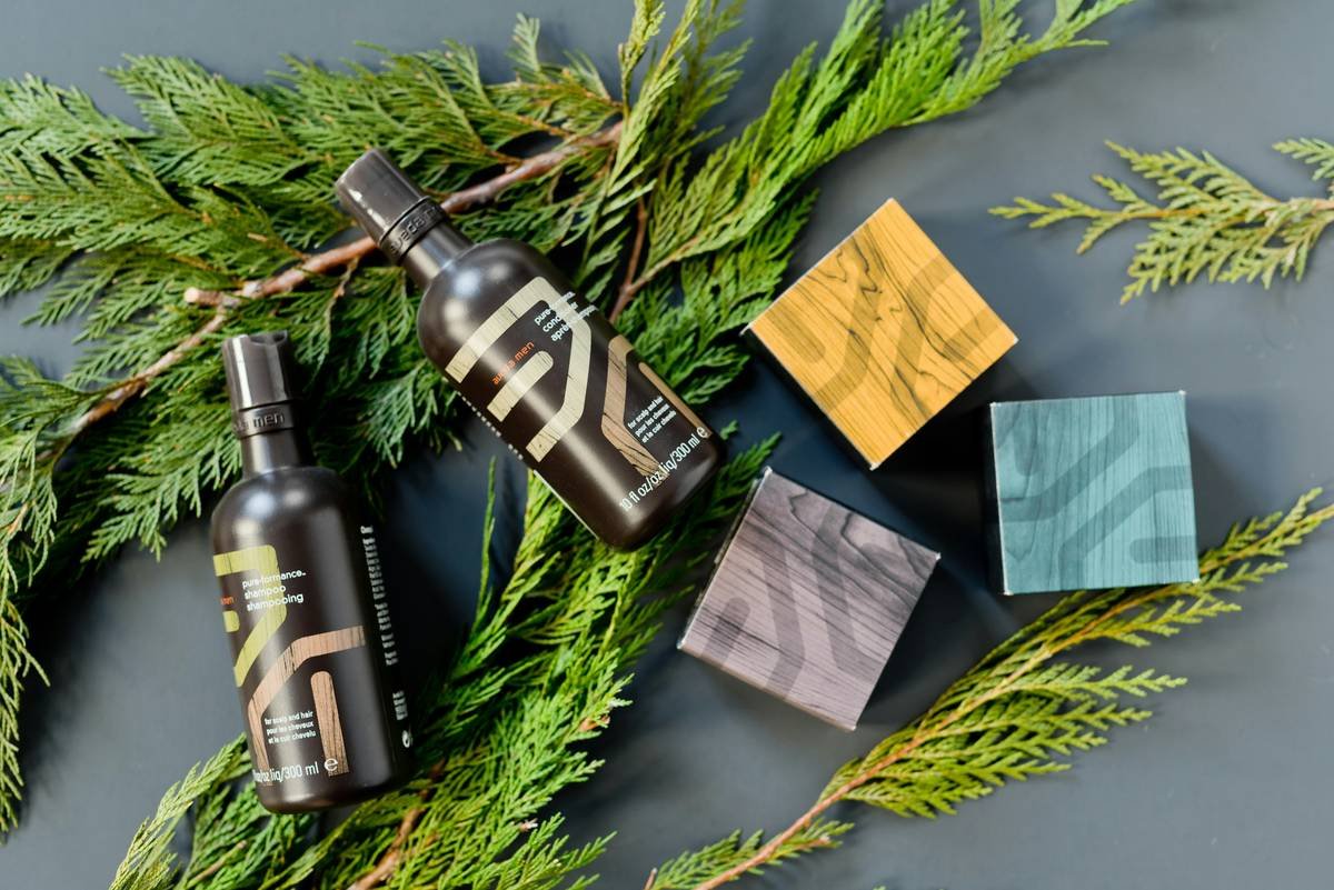Side-by-side comparison of cruelty-free shaving gels and traditional gels showing ingredient transparency and foam quality